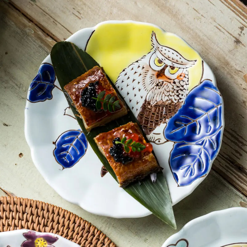 Japanese Style Creative Tableware Featuring Embossed Flower Shaped Small Plates and Sushi Plates