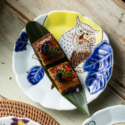 Japanese Style Creative Tableware Featuring Embossed Flower Shaped Small Plates and Sushi Plates
